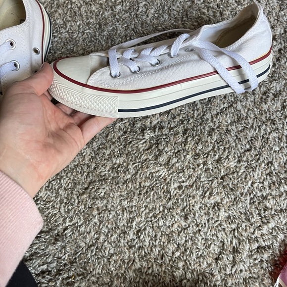 White converse - Picture 6 of 6